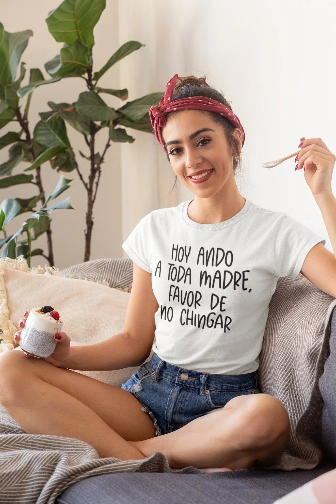 Hoy Ando a Toda Madre T-Shirt – Funny Spanish Graphic Tee for Strong Latinas - Zazations