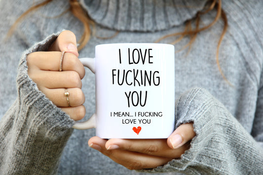 Taza "Me encanta follarte... quiero decir, te amo, joder"